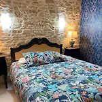 Domaine ô Clair De Lune - D'hôtes Et à - Accès Cité Médiévale 5 Minutes à Pied - Parking - Spa&massages En Option - Piscine De Saison Couette-café Sarlat