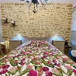 Domaine O Clair De Lune - D'hotes Et A - Acces Cite Medievale 5 Minutes A Pied - Parking - & Massages En Option - Piscine De Saison B&B 4*