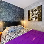 Domaine O Clair De Lune - D'hotes Et A - Acces Cite Medievale 5 Minutes A Pied - Parking - & Massages En Option - Piscine De Saison Bed & Breakfast