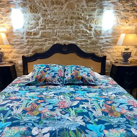 Bed and Breakfast O Clair De Lune Au Coeur De - - Charme Et Confort - Clim - Acces Cite Medievale 5 Minutes A Pied - Parking - Et Massages En Option - Piscine De Saison