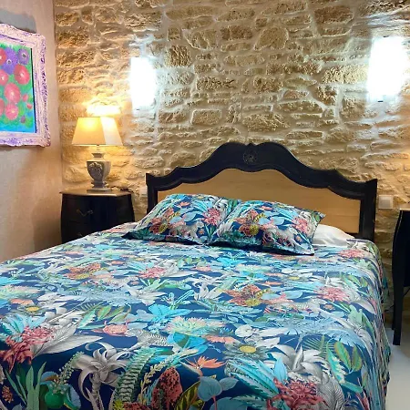 O Clair De Lune Au Coeur De - - Charme Et Confort - Clim - Acces Cite Medievale 5 Minutes A Pied - Parking - Et Massages En Option - Piscine De Saison Bed and Breakfast 4*