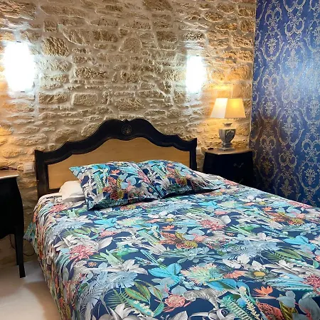 O Clair De Lune Au Coeur De - - Charme Et Confort - Clim - Acces Cite Medievale 5 Minutes A Pied - Parking - Et Massages En Option - Piscine De Saison Bed and Breakfast Sarlat-la-Caneda