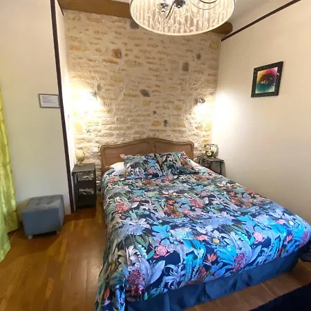 B&B O Clair De Lune Au Coeur De - - Charme Et Confort - Clim - Acces Cite Medievale 5 Minutes A Pied - Parking - Et Massages En Option - Piscine De Saison