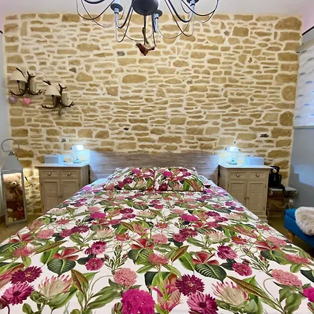 O Clair De Lune Au Coeur De - - Charme Et Confort - Clim - Acces Cite Medievale 5 Minutes A Pied - Parking - Et Massages En Option - Piscine De Saison לינה וארוחת בוקר 4*