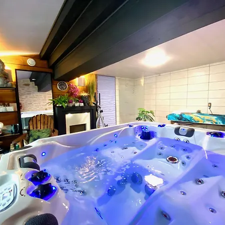 Domaine ô Clair De Lune - D'hôtes Et à - Accès Cité Médiévale 5 Minutes à Pied - Parking - Spa&massages En Option - Piscine De Saison Sarlat