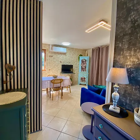 Domaine ô Clair De Lune - D'hôtes Et à - Accès Cité Médiévale 5 Minutes à Pied - Parking - Spa&massages En Option - Piscine De Saison