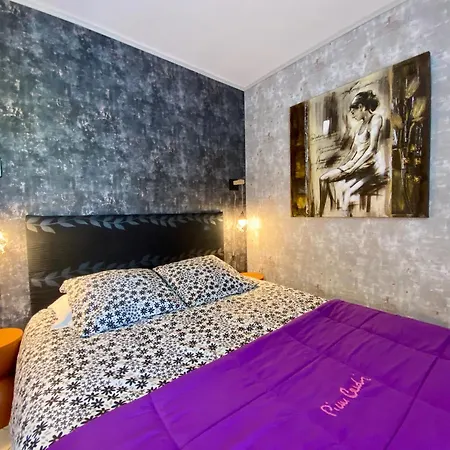 Domaine O Clair De Lune - D'hotes Et A - Acces Cite Medievale 5 Minutes A Pied - Parking - & Massages En Option - Piscine De Saison فندق مبيت وإفطار