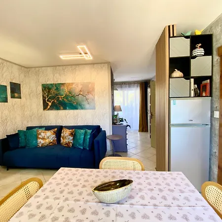 Domaine O Clair De Lune - D'hotes Et A - Acces Cite Medievale 5 Minutes A Pied - Parking - & Massages En Option - Piscine De Saison فندق مبيت وإفطار 4*