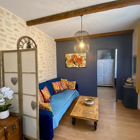 Bed and breakfast Domaine ô Clair De Lune - D'hôtes Et à - Accès Cité Médiévale 5 Minutes à Pied - Parking - Spa&massages En Option - Piscine De Saison