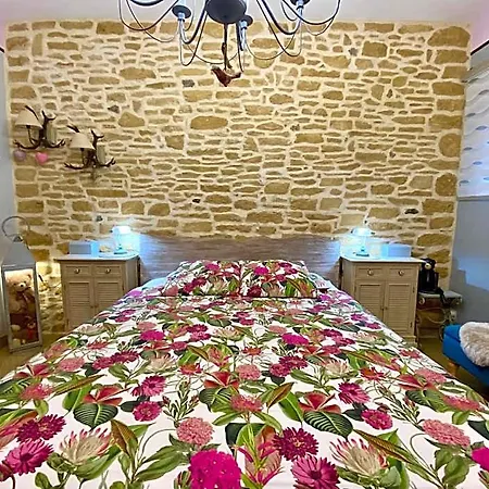 Domaine ô Clair De Lune - D'hôtes Et à - Accès Cité Médiévale 5 Minutes à Pied - Parking - Spa&massages En Option - Piscine De Saison Sarlat