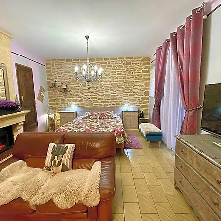 Domaine ô Clair De Lune - D'hôtes Et à - Accès Cité Médiévale 5 Minutes à Pied - Parking - Spa&massages En Option - Piscine De Saison 4*