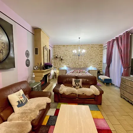 Domaine ô Clair De Lune - D'hôtes Et à - Accès Cité Médiévale 5 Minutes à Pied - Parking - Spa&massages En Option - Piscine De Saison