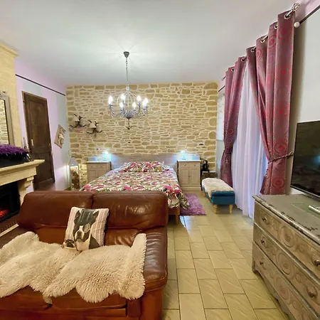 Domaine ô Clair De Lune - D'hôtes Et à - Accès Cité Médiévale 5 Minutes à Pied - Parking - Spa&massages En Option - Piscine De Saison 4*