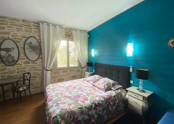 Domaine O Clair De Lune - D'hotes Et A - Acces Cite Medievale 5 Minutes A Pied - Parking - & Massages En Option - Piscine De Saison فندق مبيت وإفطار 4*