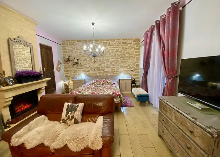 Domaine O Clair De Lune - D'hotes Et A - Acces Cite Medievale 5 Minutes A Pied - Parking - & Massages En Option - Piscine De Saison فندق مبيت وإفطار 4*