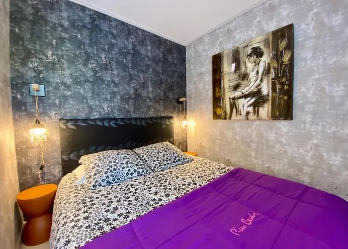 Domaine O Clair De Lune - D'hotes Et A - Acces Cite Medievale 5 Minutes A Pied - Parking - & Massages En Option - Piscine De Saison فندق مبيت وإفطار