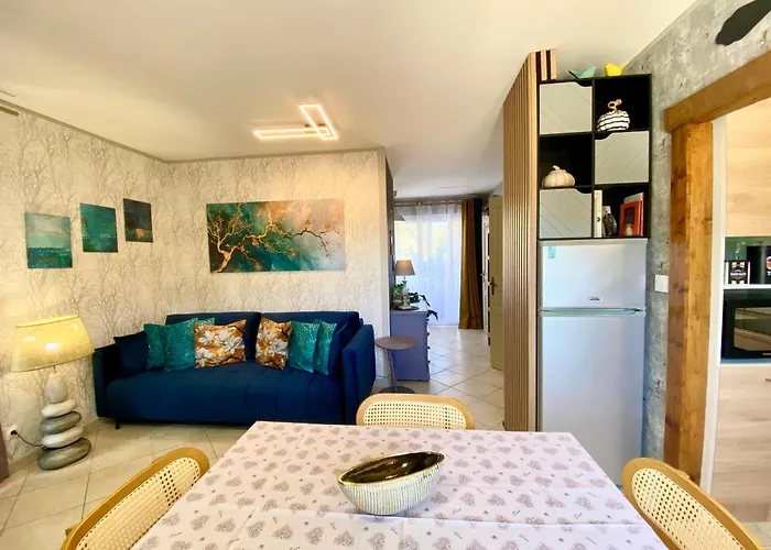 Domaine O Clair De Lune - Chambres D'Hotes Et Gites A Sarlat - Acces Cite Medievale 5 Minutes A Pied - Parking - Spa & Massages En Option - Piscine De Saison Bed & Breakfast 4*