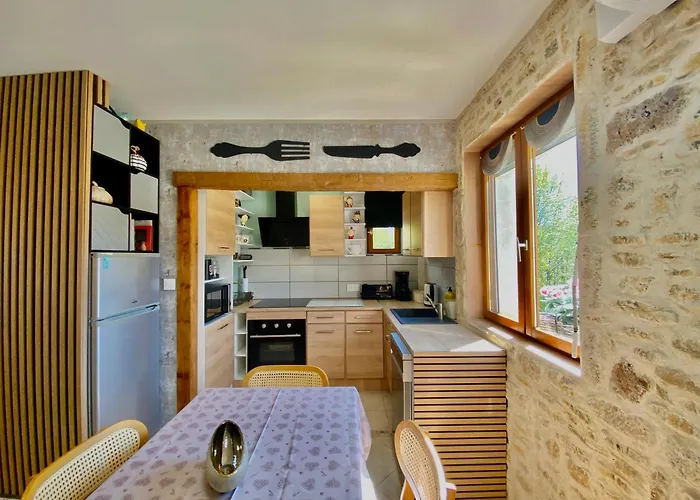 Bed & Breakfast Domaine O Clair De Lune - Chambres D'Hotes Et Gites A Sarlat - Acces Cite Medievale 5 Minutes A Pied - Parking - Spa & Massages En Option - Piscine De Saison 4*