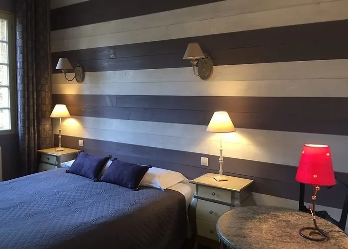Domaine O Clair De Lune - Chambres D'Hotes Et Gites A Sarlat - Acces Cite Medievale 5 Minutes A Pied - Parking - Spa & Massages En Option - Piscine De Saison