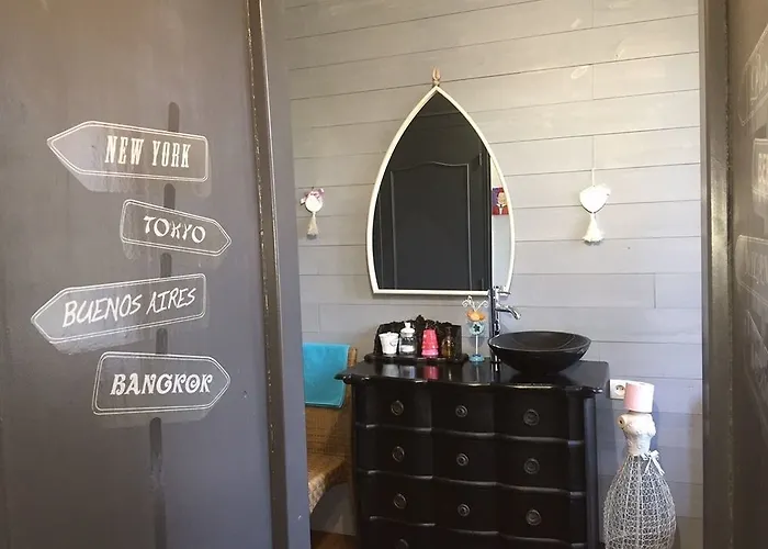 Bed & Breakfast Domaine O Clair De Lune - Chambres D'Hotes Et Gites A Sarlat - Acces Cite Medievale 5 Minutes A Pied - Parking - Spa & Massages En Option - Piscine De Saison 4*