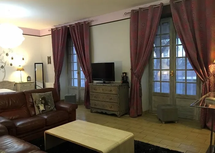 Bed & Breakfast Domaine O Clair De Lune - Chambres D'Hotes Et Gites A Sarlat - Acces Cite Medievale 5 Minutes A Pied - Parking - Spa & Massages En Option - Piscine De Saison 4*