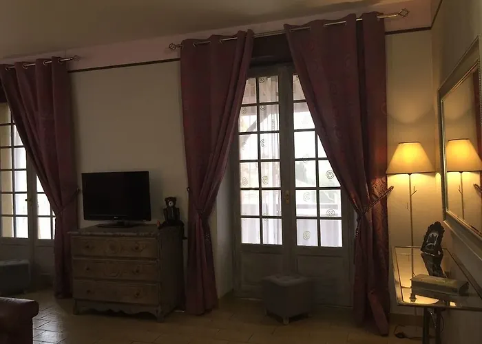 Panzió Domaine O Clair De Lune - D'hotes Et A - Acces Cite Medievale 5 Minutes A Pied - Parking - & Massages En Option - Piscine De Saison 4*