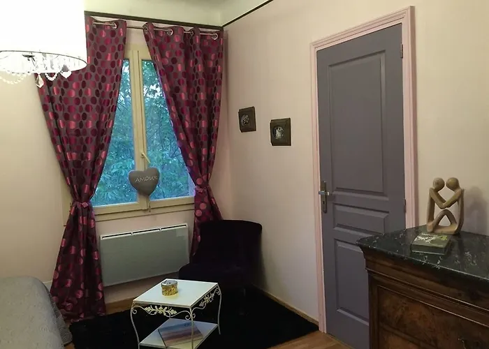 Domaine O Clair De Lune - Chambres D'Hotes Et Gites A Sarlat - Acces Cite Medievale 5 Minutes A Pied - Parking - Spa & Massages En Option - Piscine De Saison