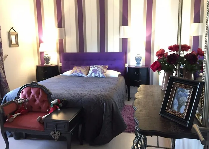 Domaine O Clair De Lune - D'hotes Et A - Acces Cite Medievale 5 Minutes A Pied - Parking - & Massages En Option - Piscine De Saison Sarlat-la-Canéda