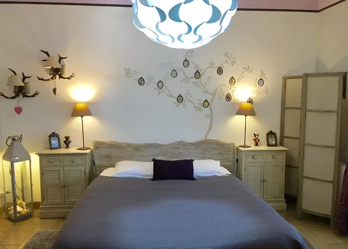 Bed & Breakfast Domaine O Clair De Lune - Chambres D'Hotes Et Gites A Sarlat - Acces Cite Medievale 5 Minutes A Pied - Parking - Spa & Massages En Option - Piscine De Saison 4*
