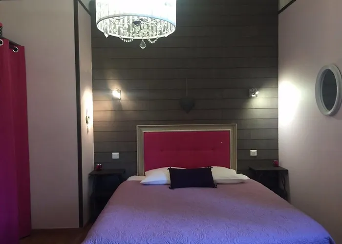 Domaine O Clair De Lune - Chambres D'Hotes Et Gites A Sarlat - Acces Cite Medievale 5 Minutes A Pied - Parking - Spa & Massages En Option - Piscine De Saison 4*